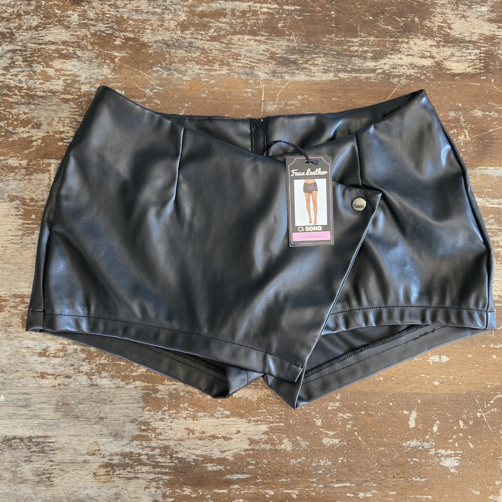 Ci SONO Black VEGAN Leather Shorts - Picture 2 of 9